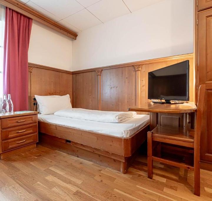 Economy Double or Twin Room – Hotel Dolomiti Schloss