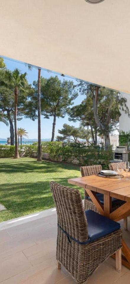 Exclusiva Villa Saturn En Primera Linea de Playa En Alcudia Con Jacuzzi – billede 1