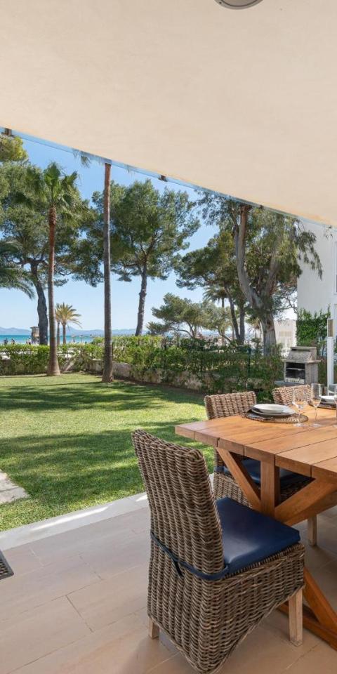 Exclusiva Villa Saturn En Primera Linea de Playa En Alcudia Con Jacuzzi – Alcúdia