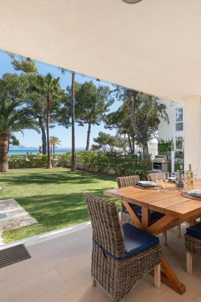 Exclusiva Villa Saturn En Primera Linea de Playa En Alcudia Con Jacuzzi