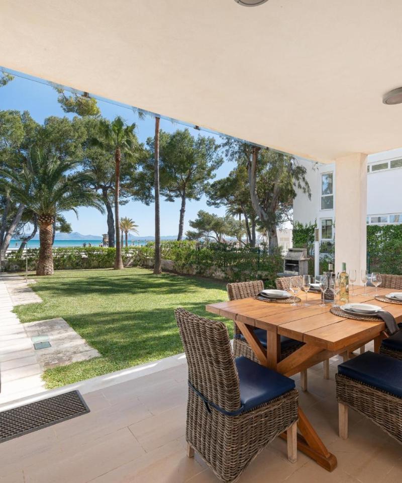 Exclusiva Villa Saturn En Primera Linea de Playa En Alcudia Con Jacuzzi