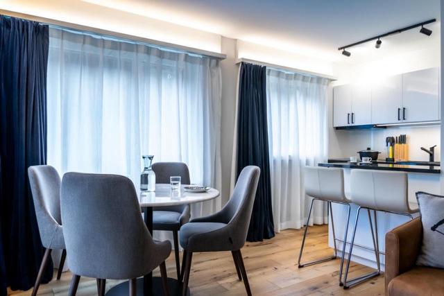Wunderstay Alpine 303 New Studio with Lake & Mountain View – billede 7