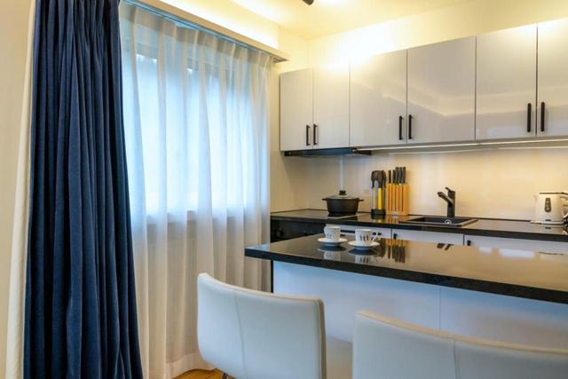 Wunderstay Alpine 303 New Studio with Lake & Mountain View – billede 9