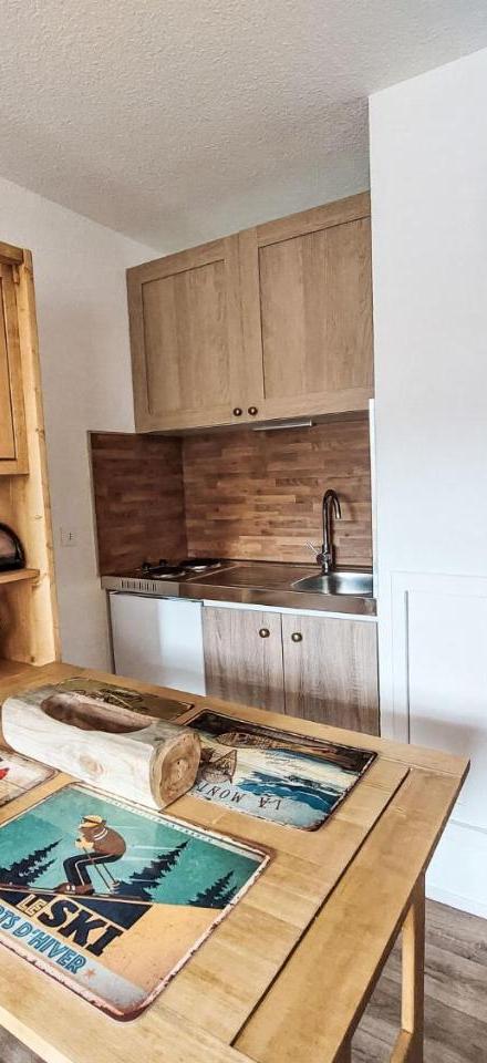 Studio (1 double bed and 1 sofa bed) – Studio Asters 323 Batiment A1 by Interhome