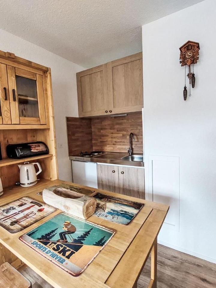 Studio (1 double bed and 1 sofa bed) – Studio Asters 323 Batiment A1 by Interhome