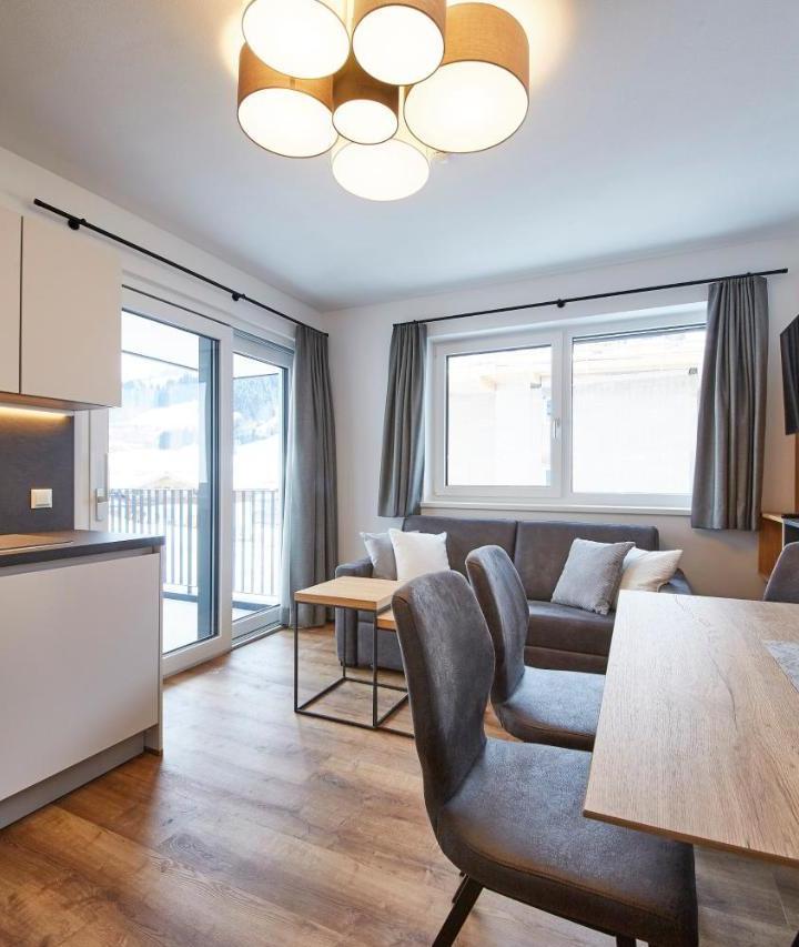 Two-Bedroom Apartment with Large Terrace and Sauna (1 large bed) - Free WiFi – Wiesl Lodge Saalbach
