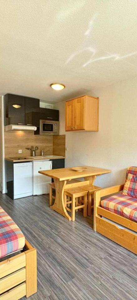 Studio – Residence Villaret - Studio 4 Personnes Aux Menuires Avec Vue Sur la Montagne Mae-5064