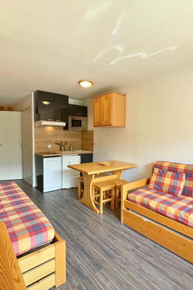 Residence Villaret - Studio 4 Personnes Aux Menuires Avec Vue Sur la Montagne Mae-5064