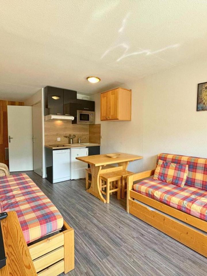 Studio – Residence Villaret - Studio 4 Personnes Aux Menuires Avec Vue Sur la Montagne Mae-5064