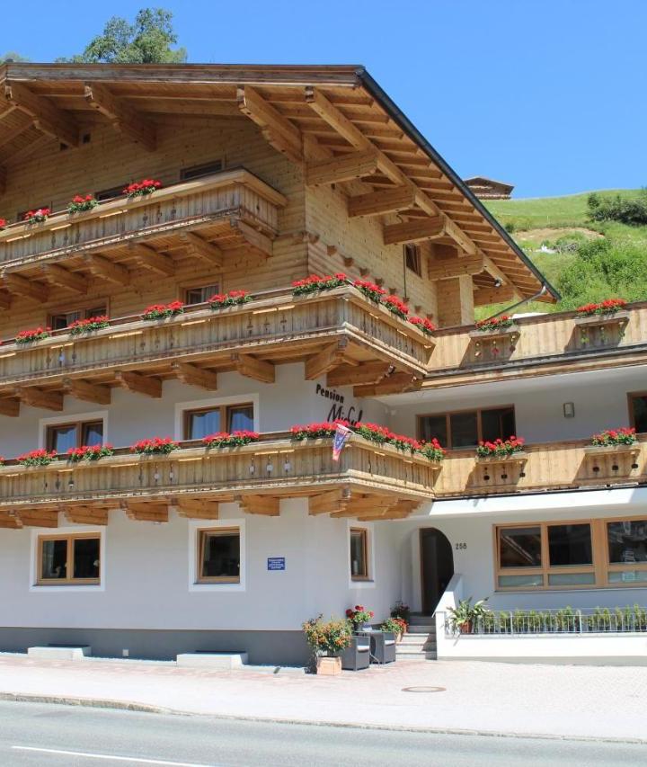 Double Room with Balcony (1 large bed or 2 single beds) - Free WiFi – Pension Michael