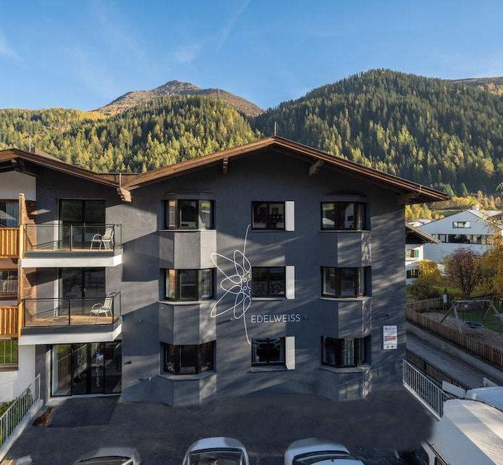 Double Room (1 Double Bed) – Hotel Edelweiss (Adults only)