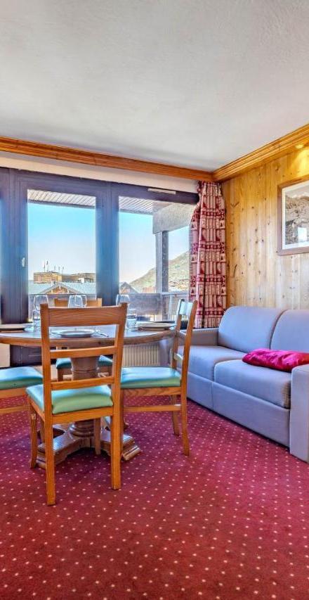 Apartment (1 single bed and 1 bunk bed) - Free WiFi – Ski-In Out with Wide Mountain Views