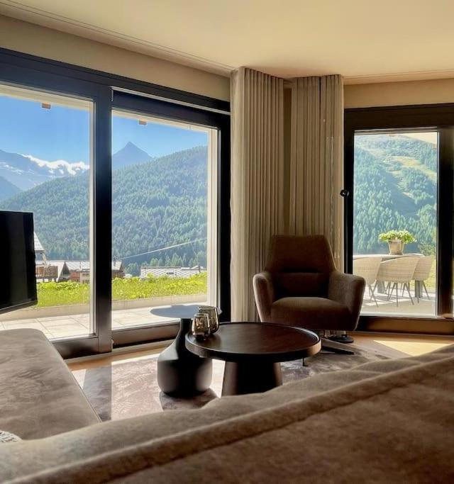 Hollywood 1 - a Luxury, Comfortable And Spacious Apartment Located Directly on the Slopes!