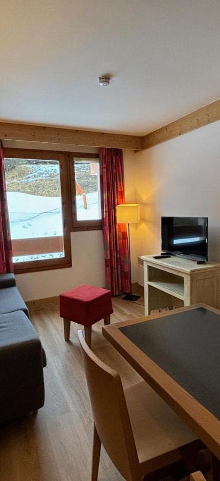 Apartment (4 Adults) (1 double bed, Bedroom#1: 2 single beds) – Charmant 2 Pieces Pour 4 Aux Menuires, Pied Des Pistes, Proche Commerces Et Piscine - Fr-1-452-290