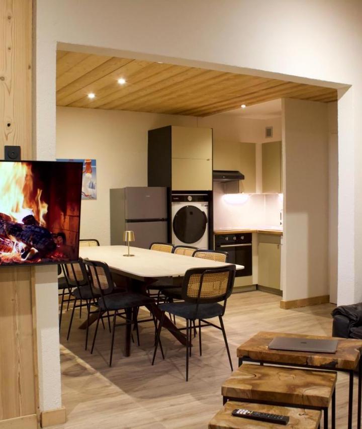 Three-Bedroom Apartment (1 double bed) - Free WiFi – Sunhaven Loft