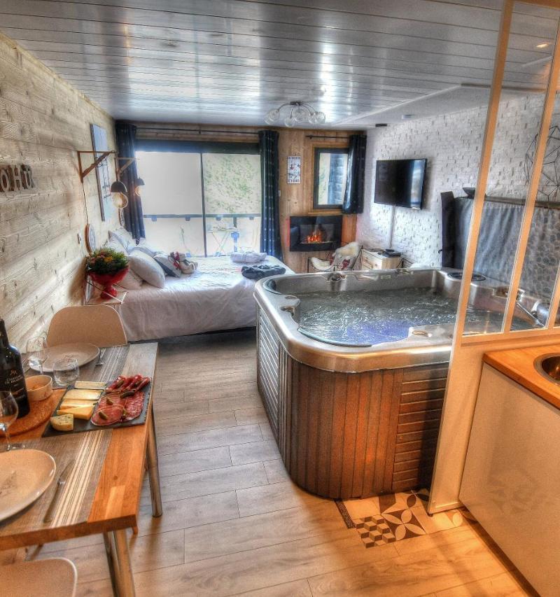 Le Skidoux (Adults Only)