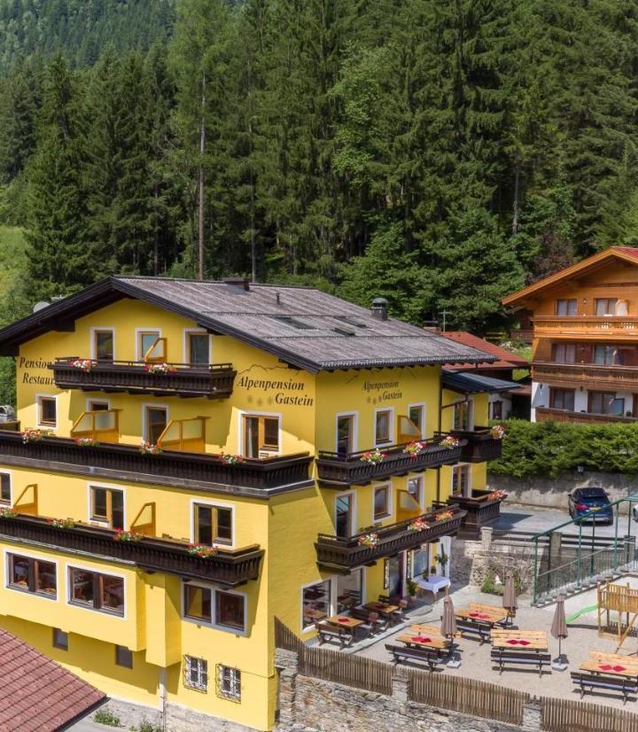 Double Room with Balcony (1 large bed) - Free WiFi – Alpenpension Gastein