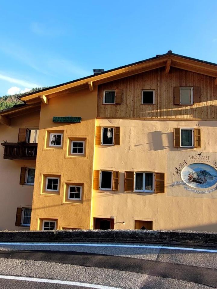 Double or Twin Room (2 single beds or 1 large bed) - Free WiFi – Garni B&B Mozart Nesthouse