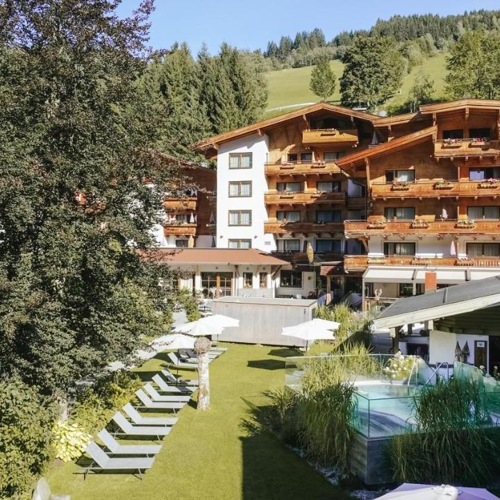 Comfort Double or Twin Room (1 sofa bed and 1 large bed) - Free WiFi – Hotel Die Sonne