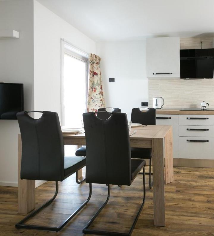 Apartment, 2 Bedrooms (1 Queen Bed, 2 Twin Beds and 1 Double Sofa Bed) – Appartamenti Guana