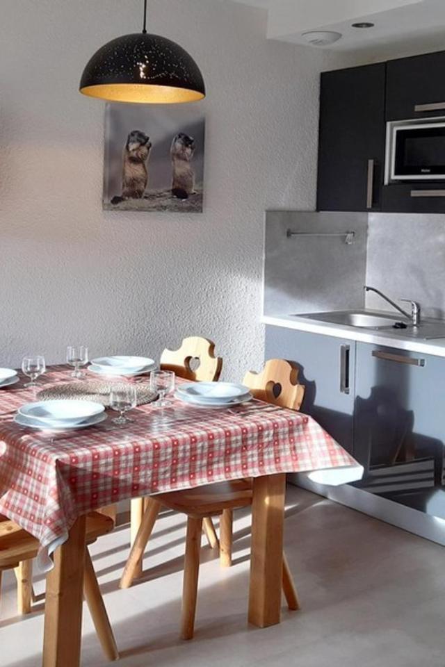 Studio Renove Au Pied Des Pistes Avec Balcon - Fr-1-344-933