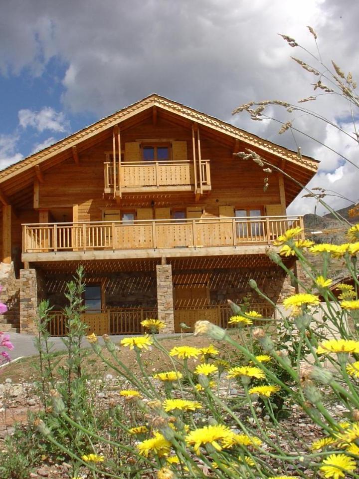 Chalet 9 pièces 15 personnes (4 Double Beds and 9 Twin Beds) – Les Chalets de L'altiport