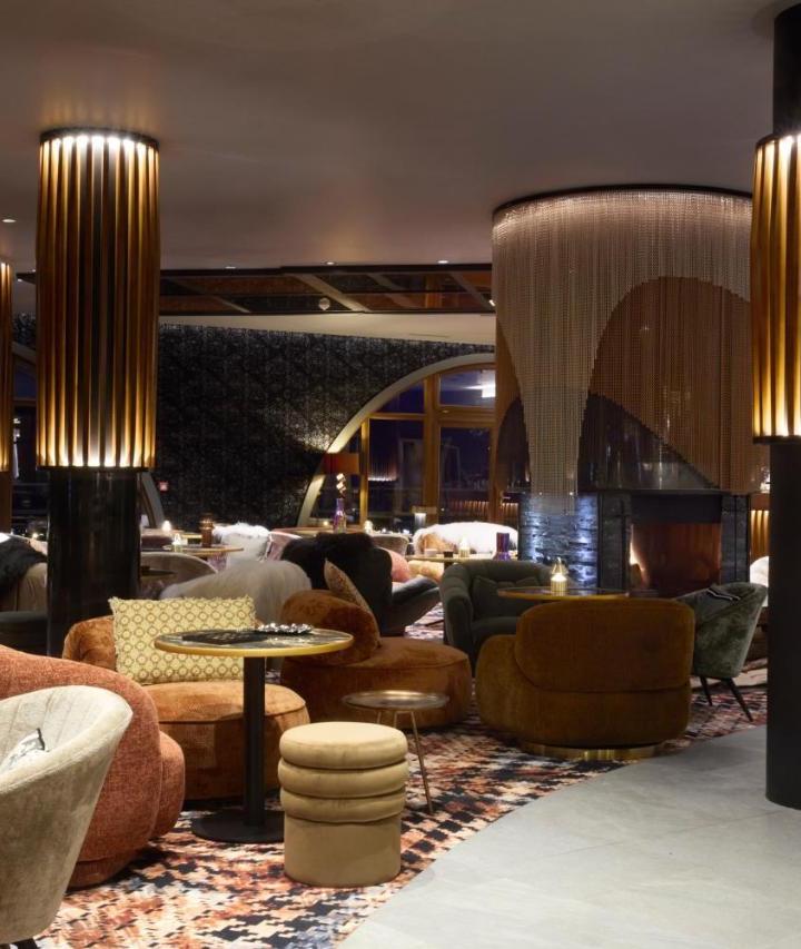 Superior Junior Suite (1 King Bed and 2 Twin Beds) – Hotel Koh-I Nor