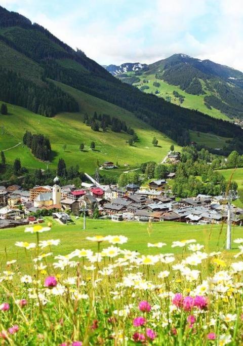 Boutique Apartment Bergliebe, Ski In-Out – Saalbach