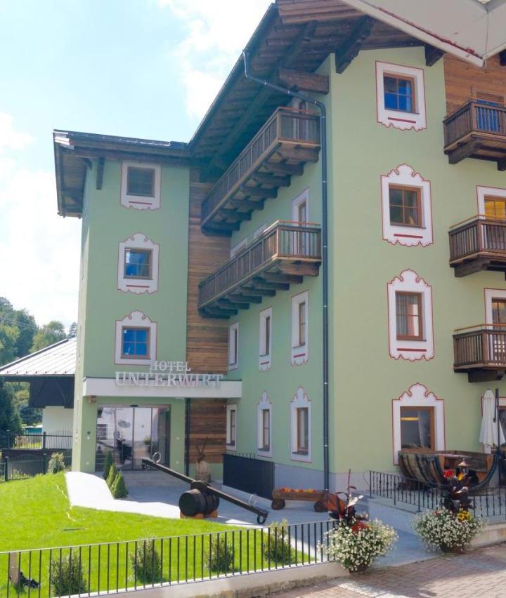 Triple Room with Balcony (3 single beds) - Free WiFi – Unterwirt