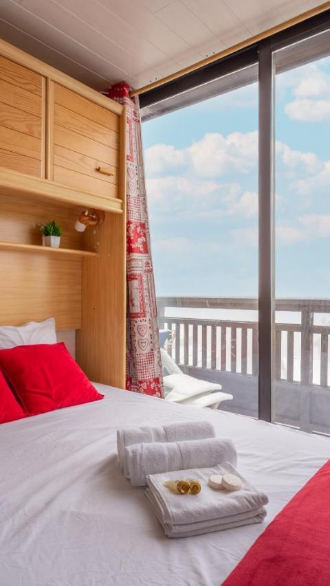 Balcony Ski-In Ski-Out with View Apartments in Centre of Val Thorens – Val Thorens