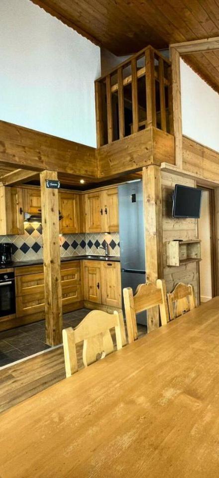 Apartment (Bedroom#1: 2 single beds, Bedroom#2: 2 single beds, Bedroom#3: 1 double bed, Bedroom#4: 2 bunk beds) – Residence Bosson - Appartement 8 Personnes Ski Aux Pieds Aux Menuires Mae-3784