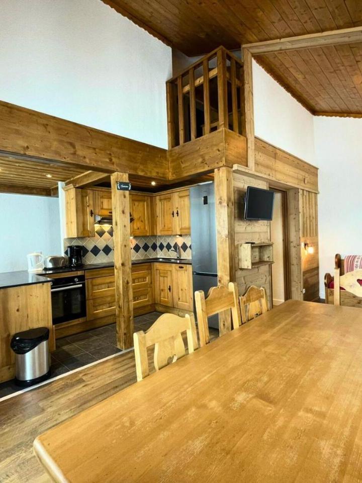 Apartment (Bedroom#1: 2 single beds, Bedroom#2: 2 single beds, Bedroom#3: 1 double bed, Bedroom#4: 2 bunk beds) – Residence Bosson - Appartement 8 Personnes Ski Aux Pieds Aux Menuires Mae-3784