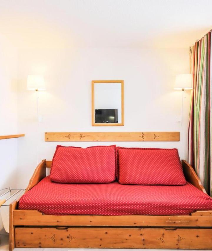 Appartement (1 single bed and 1 sofa bed, Bedroom#1: 1 bunk bed, Bedroom#2: 1 large bed) – Residence Les Melezes - Maeva Home - Appartement Pied de Piste Vue Montagne 2 Pieces + Coin Cabine 6 Personnes - Selection Mae-5685