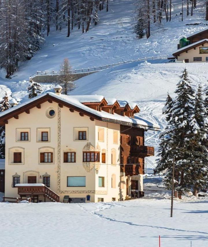 Two-Bedroom Apartment (1 large bed) - Free WiFi – White Pine Lodge Livigno