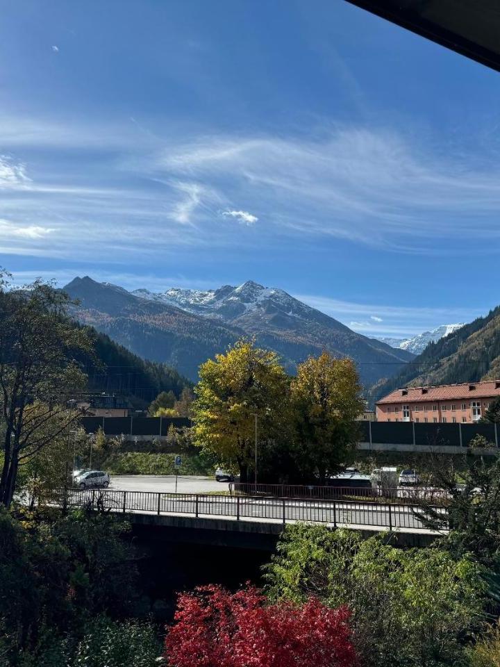 One-Bedroom Apartment with Balcony and Mountain View   (1 large bed) - Free WiFi – Stubnerkogel Apartments