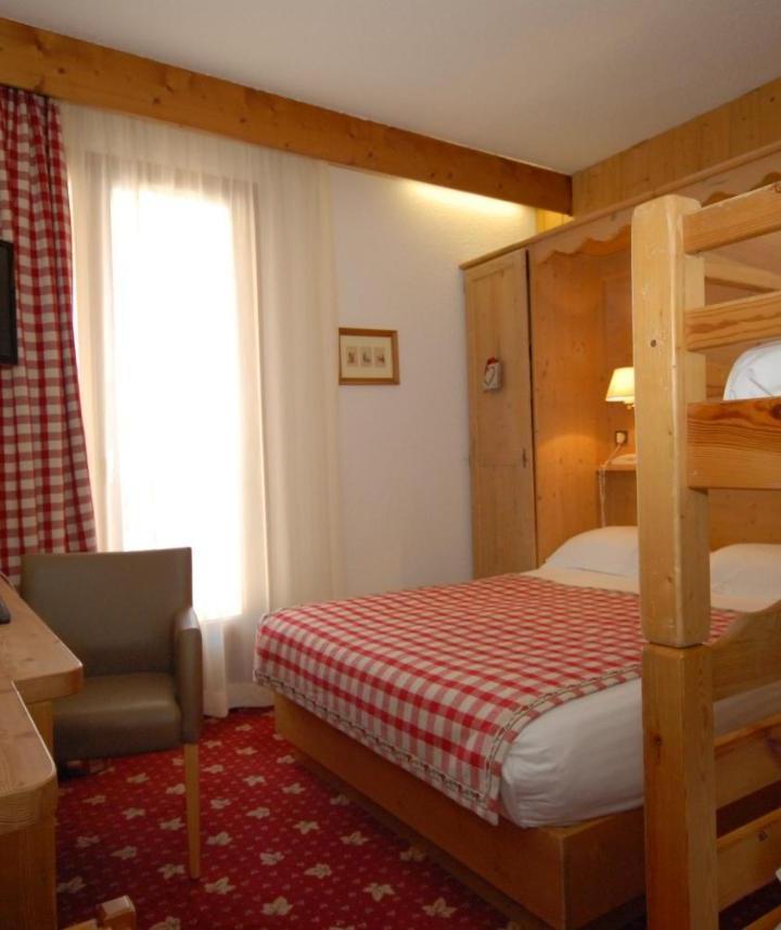 Panoramic Double Room (2 Twin Beds or 1 Double Bed) – Hotel Le Sherpa