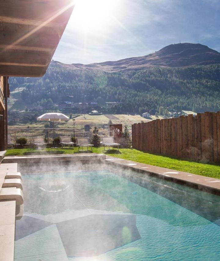 Comfort Triple Room (1 extra-large double bed and 1 sofa bed or 3 single beds and 1 large bed) - Free WiFi – Mont Chalet Nevada - Hotel & SPA