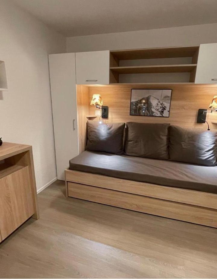 One-Bedroom Apartment (6 Adults) with Balcony and Mountain view (Saturday) (2 sofa beds, Bedroom#1: 1 double bed and 2 bunk beds) - Free WiFi – Abrineige Tourotel Val Thorens