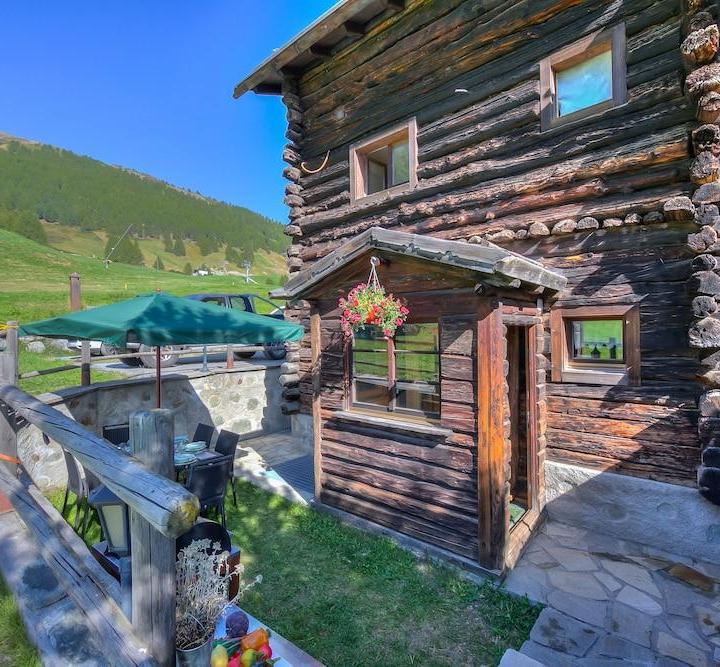 Family Apartment, 2 Bedrooms, Microwave (Chalet Sciachilo’ Ski In-Ski Out) (4 Twin Beds and 1 Double Sofa Bed) – Chalet Sciachilo’ Ski In-Ski Out 10m