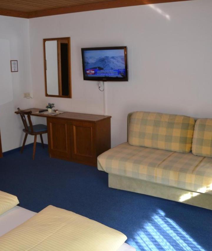 Two-Bedroom Apartment (1 large bed) - Free WiFi – Appartements Alpin