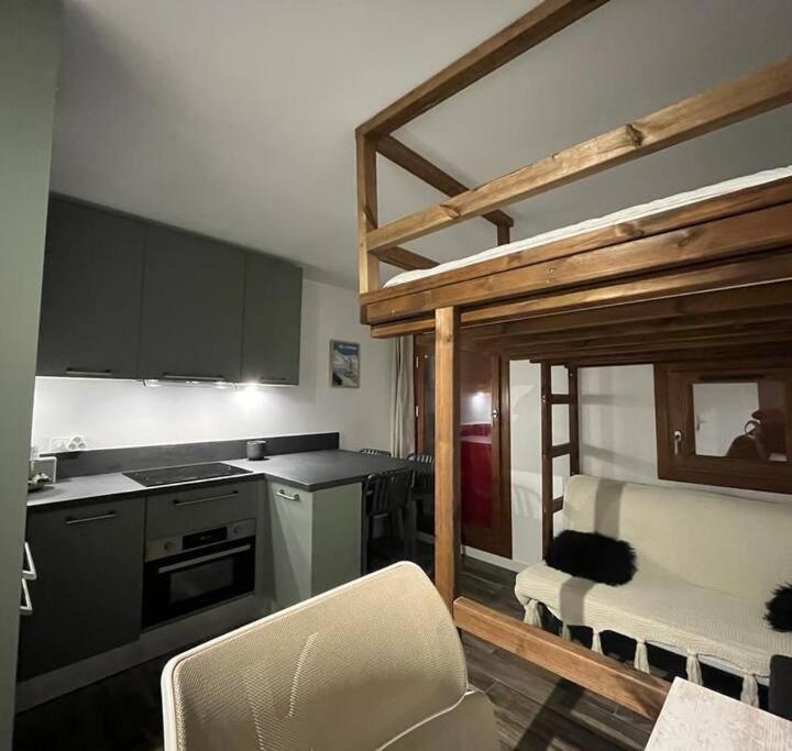 One-Bedroom Apartment (Bedroom#1: 1 bunk bed) - Free WiFi – Charming Studio Apt, Ski In-Out, Heart Val Thorens - Residence Roche Blanche