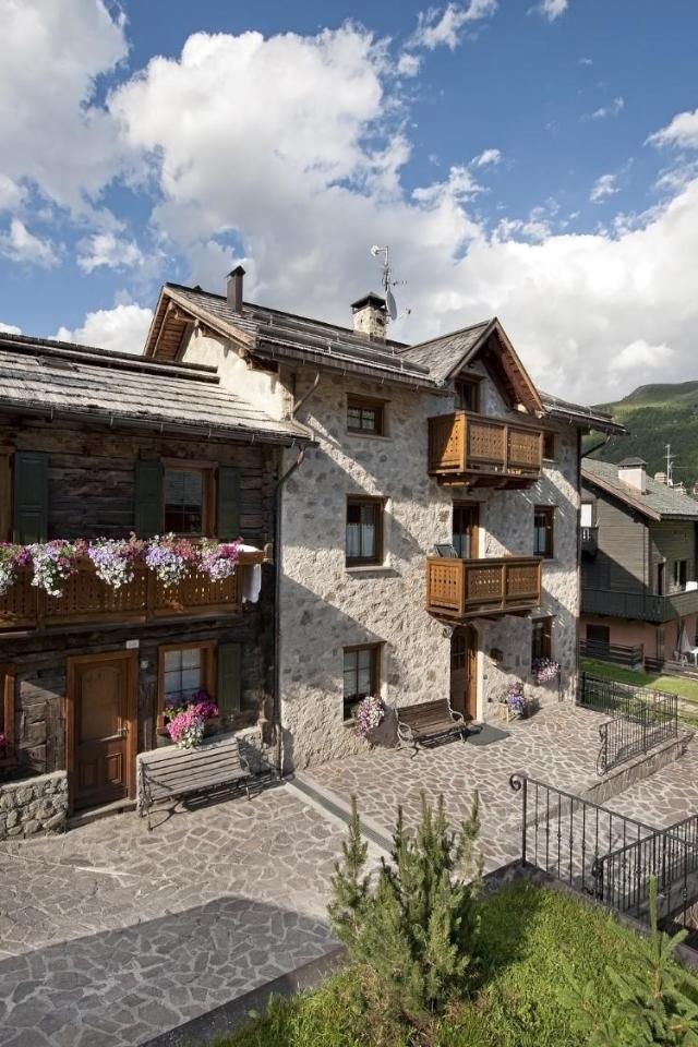Sara Apartments
