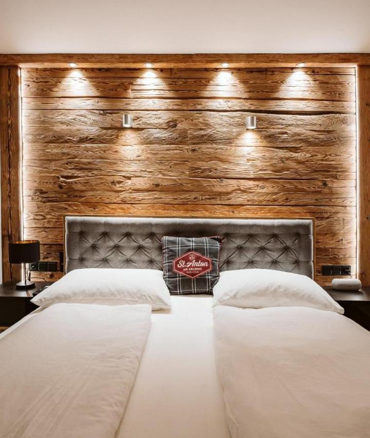 Three-Bedroom Deluxe Apartment (1 large bed) - Free WiFi – Stanton Vibes