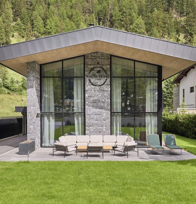 Chalet White Pearl by Myalps