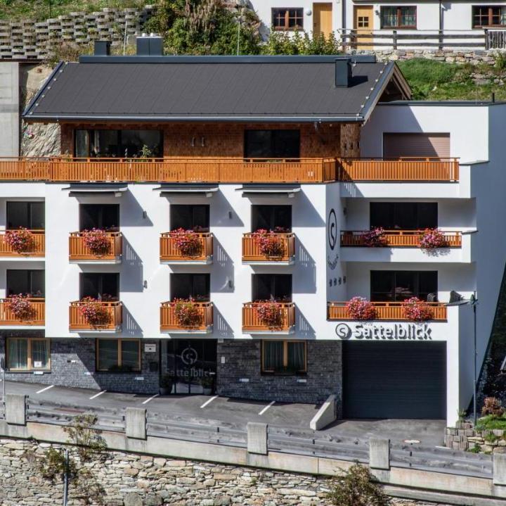 Double or Twin Room with Balcony (2 single beds) - Free WiFi – Haus Sattelblick