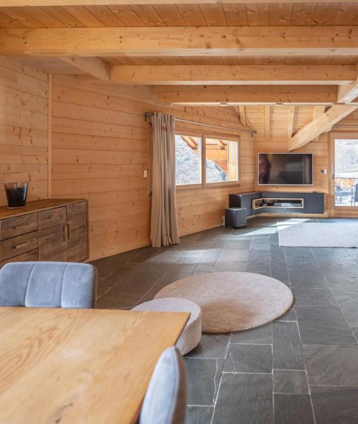 Superior Chalet (1 large bed) - Free WiFi – Alpe D'huez Houses - Chalet Gustave - Beau Chalet 4 Chambres 50m Piste Huez Express