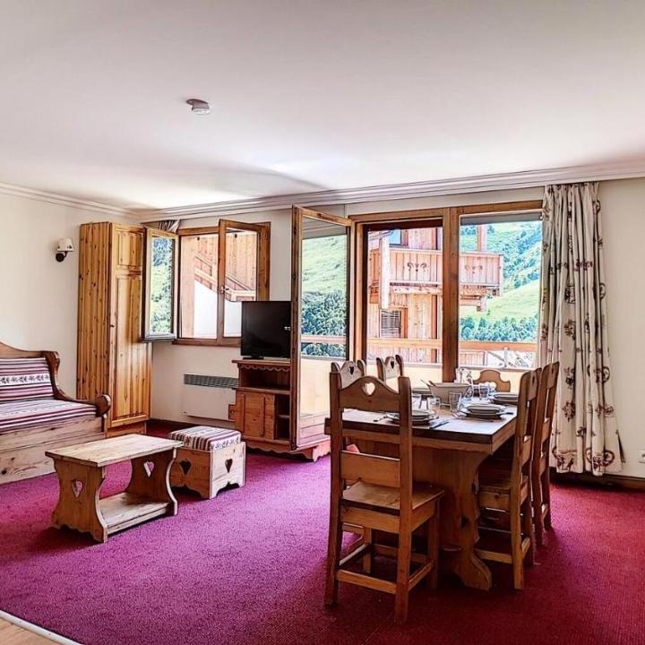 Appartement - Free WiFi – Residence Les Cristaux - Appartement Spacieux & Renove · Proche Des Pistes · Balcon · Sauna · Hammam · Wifi Mae-0524