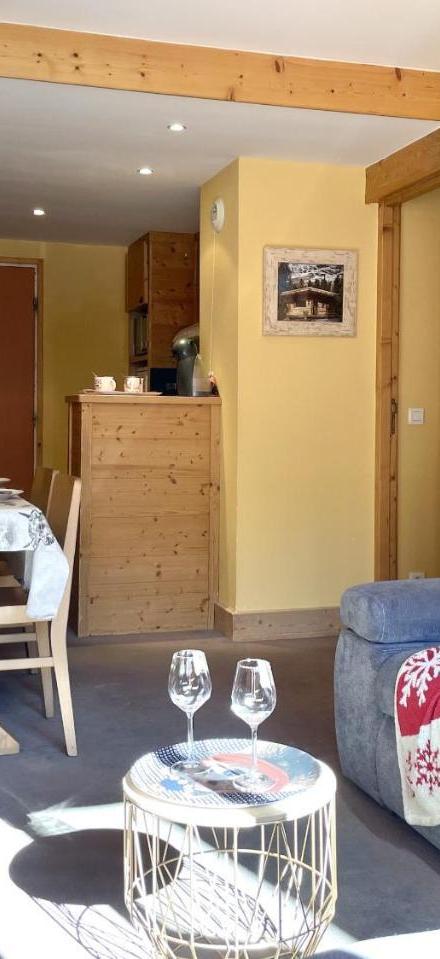 One-Bedroom Family Apartment (2 single beds and 3 bunk beds) – Ac306 Spacieux T2 Skis Aux Pieds Coeur Menuires