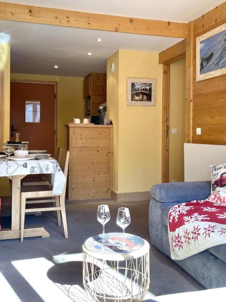 One-Bedroom Family Apartment (2 single beds and 3 bunk beds) – Ac306 Spacieux T2 Skis Aux Pieds Coeur Menuires