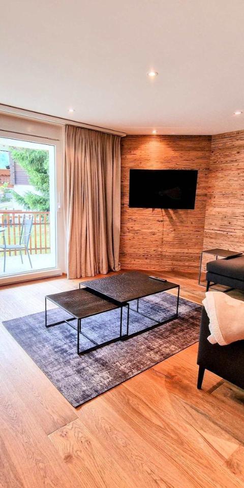Cornelia 1 Ski-In-Out Stunning Views & Sleeps 8 – Saas Fee